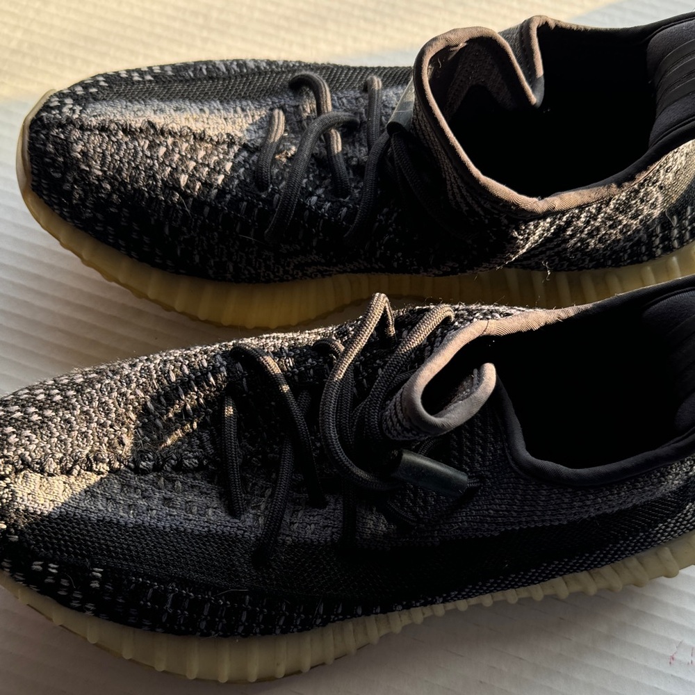 Adidas Yeezy Boost 350 V2 “Carbon” Black Gray Sneakers Size 8 - Picture 6 of 8